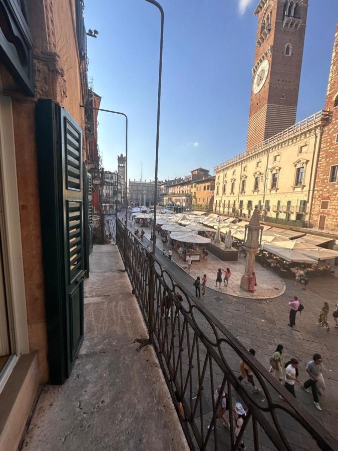 Appartement Luxury Flats , Piazza Erbe With Balcony On Main Square Vérone